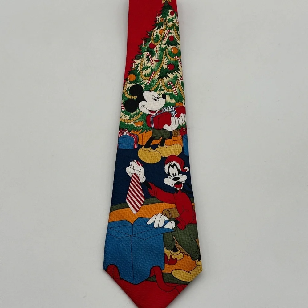Disney‎ Mickey Unltd. red Goofy Christmas tree holiday neck tie 58 x 3.75 inches